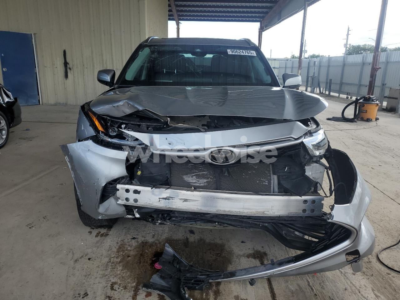 Photo 5 of 2021 TOYOTA HIGHLANDER XLE (VIN 5TDGZRAH8MS075657)