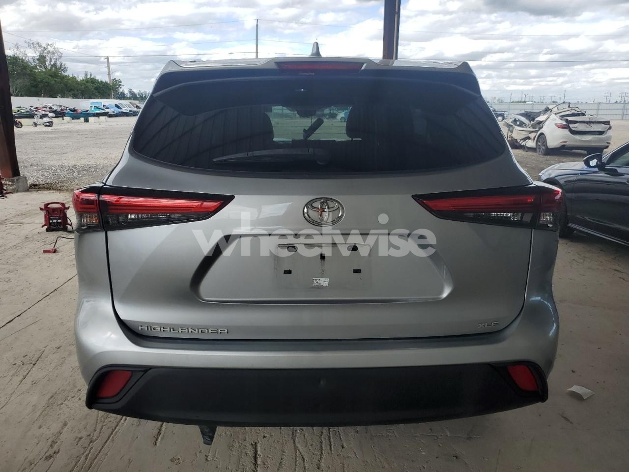 Photo 6 of 2021 TOYOTA HIGHLANDER XLE (VIN 5TDGZRAH8MS075657)