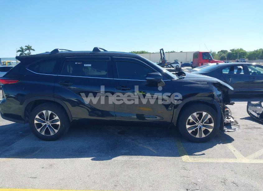 Photo 14 of 2021 Toyota Highlander XLE (VIN 5TDGZRAH8MS519507)
