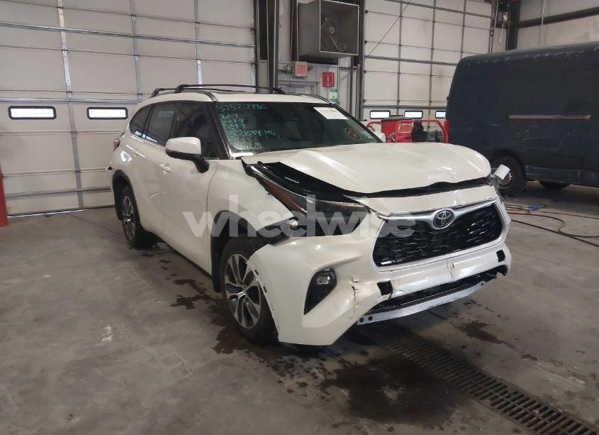 2021 Toyota Highlander XLE (VIN 5TDGZRAH8MS532709) main photo