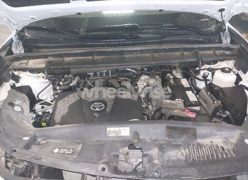 Photo 10 of 2021 Toyota Highlander XLE (VIN 5TDGZRAH8MS532709)