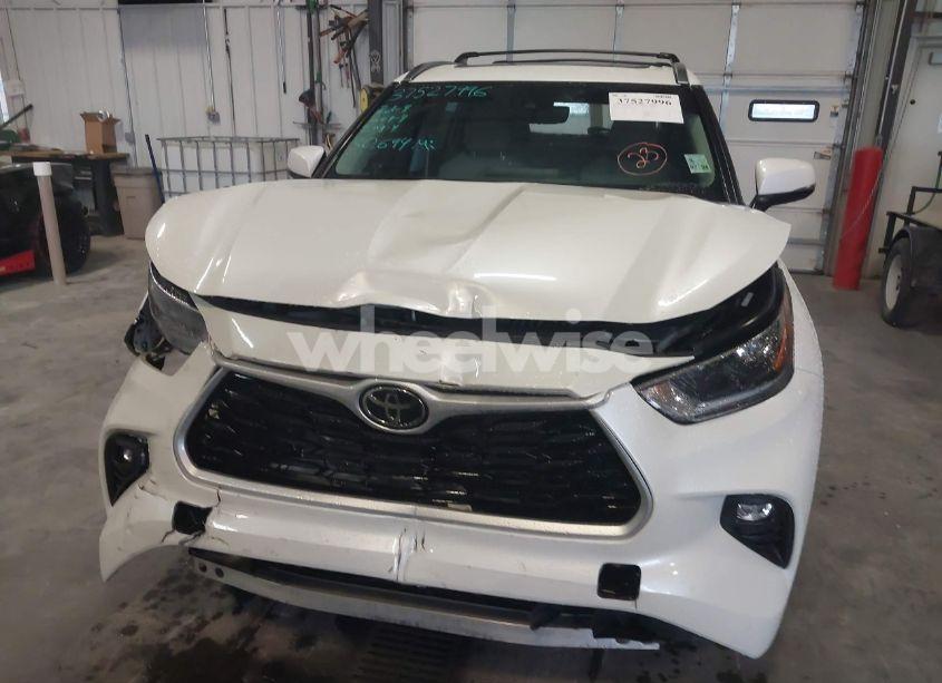 Photo 12 of 2021 Toyota Highlander XLE (VIN 5TDGZRAH8MS532709)
