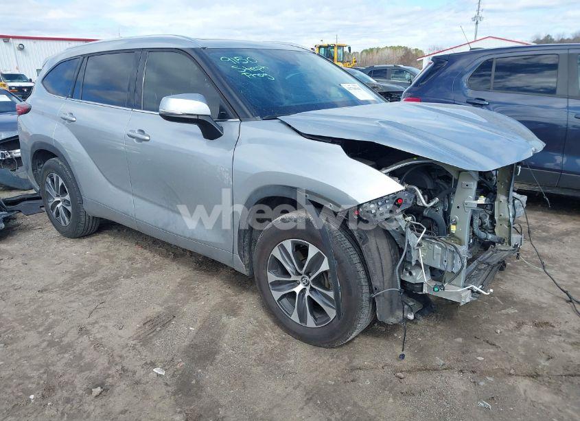 2021 Toyota Highlander XLE (VIN 5TDGZRAH8MS537358) main photo