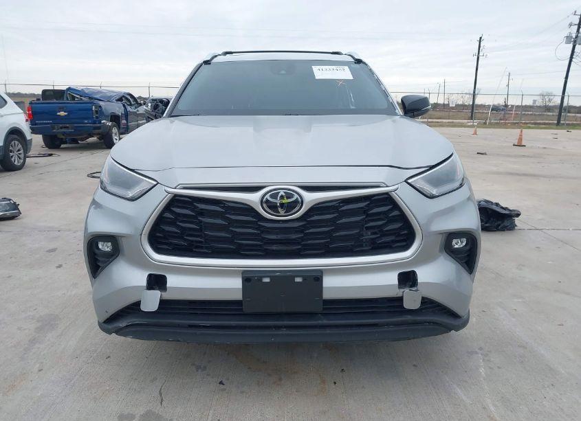 Photo 12 of 2022 Toyota Highlander XLE (VIN 5TDGZRAH8NS140704)