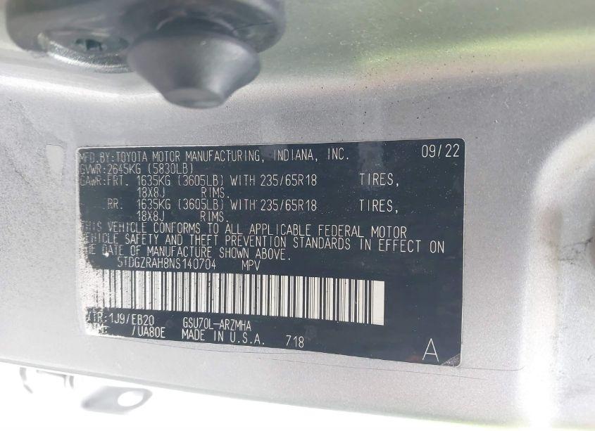 Photo 9 of 2022 Toyota Highlander XLE (VIN 5TDGZRAH8NS140704)