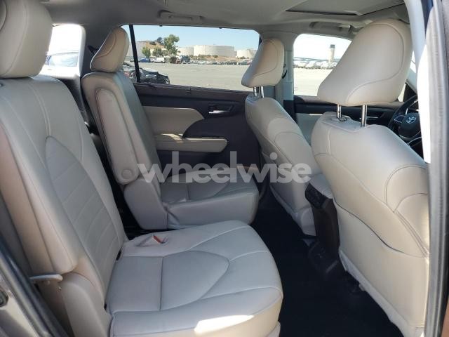 Photo 11 of 2022 TOYOTA HIGHLANDER XLE (VIN 5TDGZRAH8NS546692)