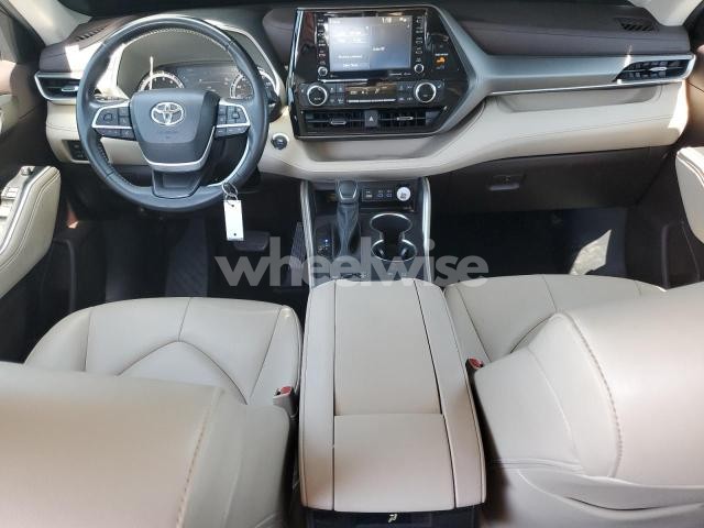 Photo 13 of 2022 TOYOTA HIGHLANDER XLE (VIN 5TDGZRAH8NS546692)