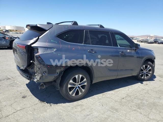 Photo 5 of 2022 TOYOTA HIGHLANDER XLE (VIN 5TDGZRAH8NS546692)