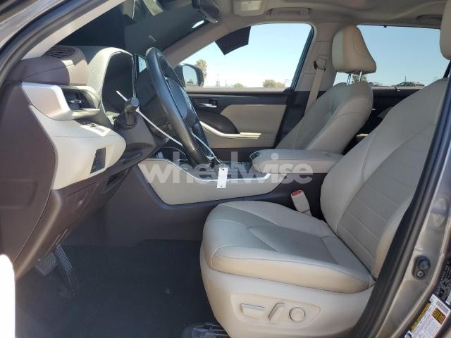 Photo 6 of 2022 TOYOTA HIGHLANDER XLE (VIN 5TDGZRAH8NS546692)