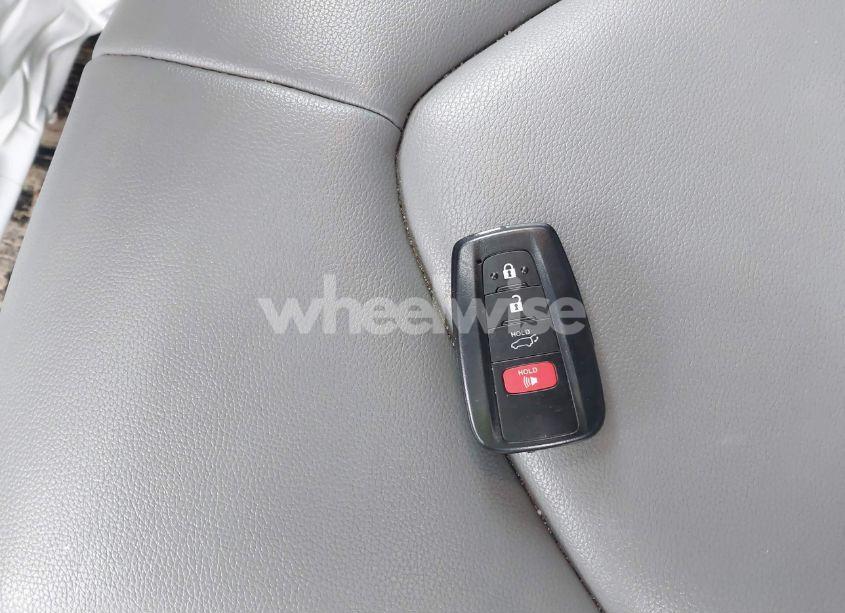 Photo 11 of 2021 Toyota Highlander XLE (VIN 5TDGZRAH9MS039752)