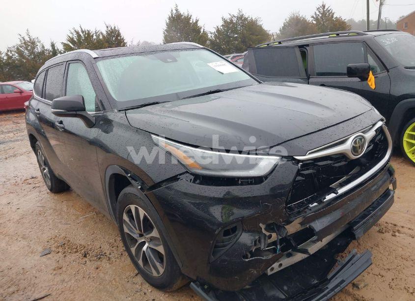 Photo 13 of 2021 Toyota Highlander XLE (VIN 5TDGZRAH9MS039752)
