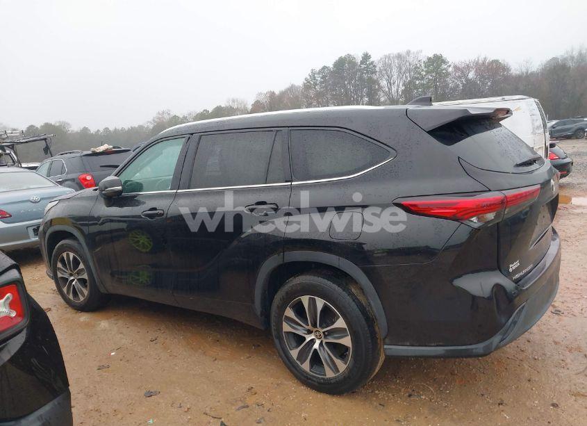 Photo 14 of 2021 Toyota Highlander XLE (VIN 5TDGZRAH9MS039752)