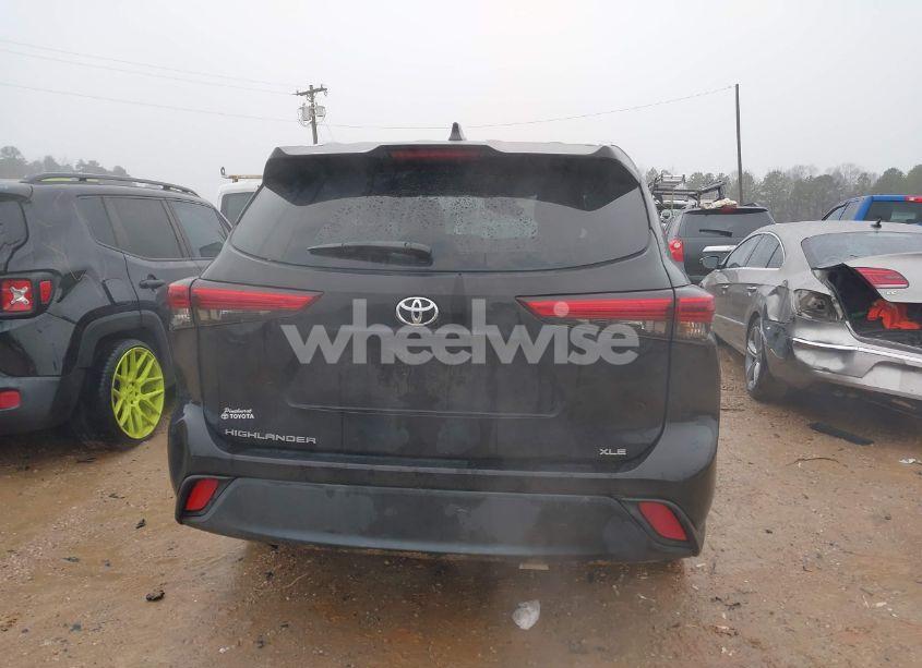 Photo 16 of 2021 Toyota Highlander XLE (VIN 5TDGZRAH9MS039752)