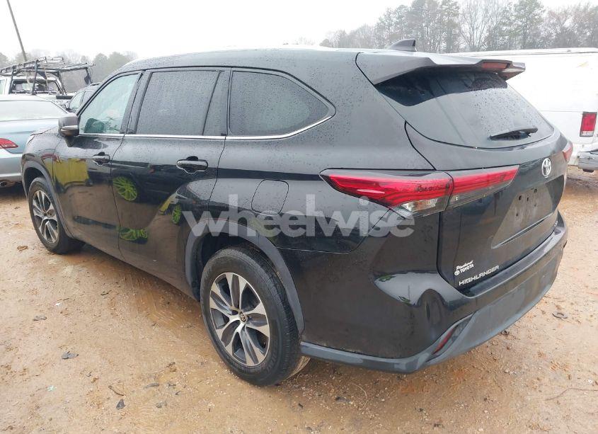 Photo 3 of 2021 Toyota Highlander XLE (VIN 5TDGZRAH9MS039752)