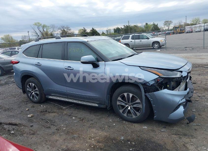Photo 13 of 2021 Toyota Highlander XLE (VIN 5TDGZRAH9MS085663)