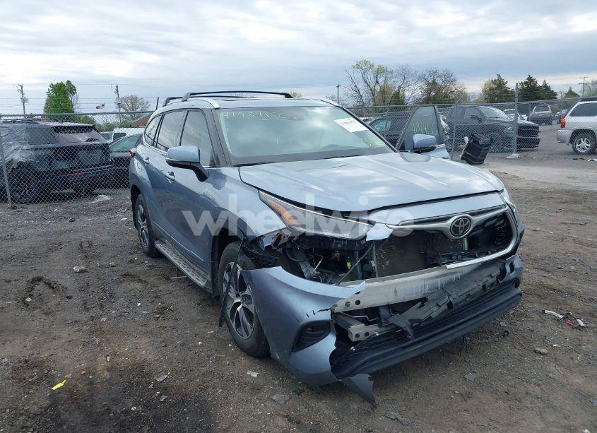 Photo 6 of 2021 Toyota Highlander XLE (VIN 5TDGZRAH9MS085663)