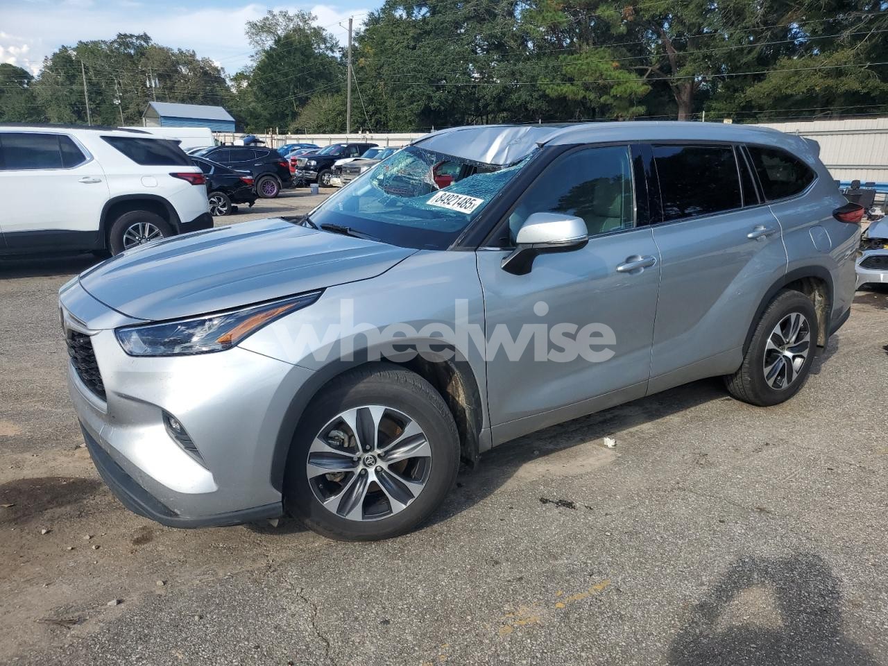 2022 TOYOTA HIGHLANDER XLE (VIN 5TDGZRAH9NS126293) main photo