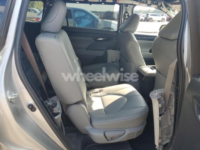 Photo 12 of 2022 TOYOTA HIGHLANDER XLE (VIN 5TDGZRAH9NS126293)