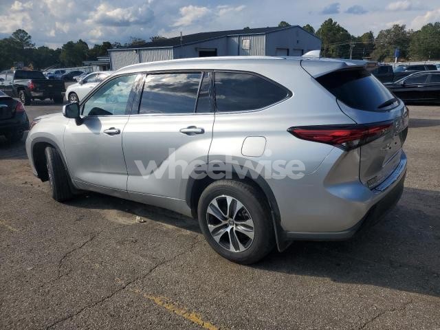 Photo 3 of 2022 TOYOTA HIGHLANDER XLE (VIN 5TDGZRAH9NS126293)