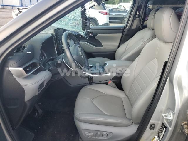 Photo 8 of 2022 TOYOTA HIGHLANDER XLE (VIN 5TDGZRAH9NS126293)