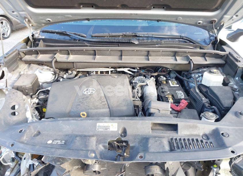 Photo 10 of 2022 Toyota Highlander XLE (VIN 5TDGZRAH9NS133986)