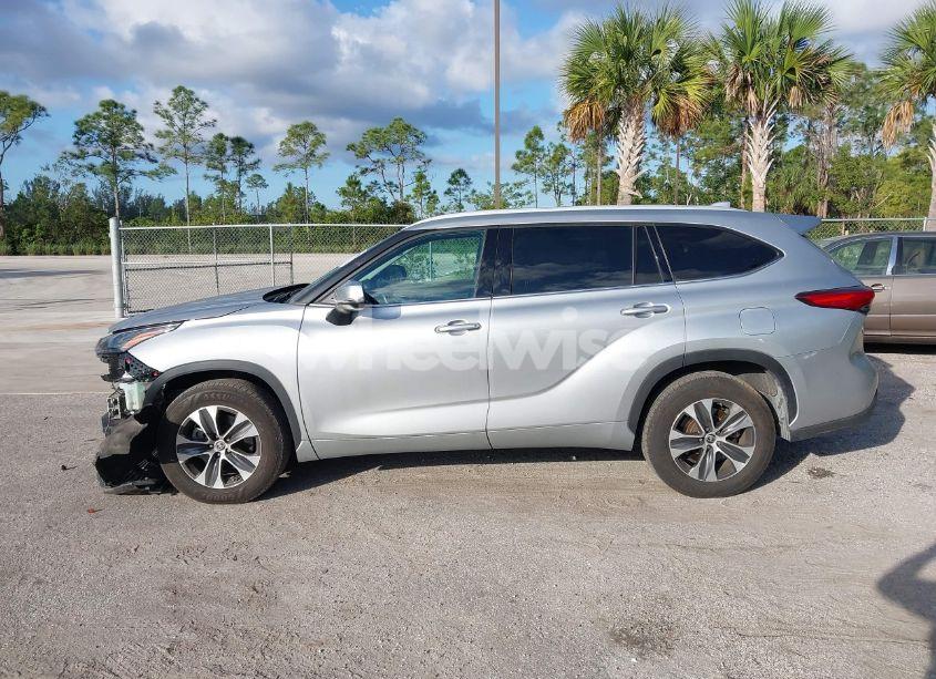 Photo 14 of 2022 Toyota Highlander XLE (VIN 5TDGZRAH9NS133986)