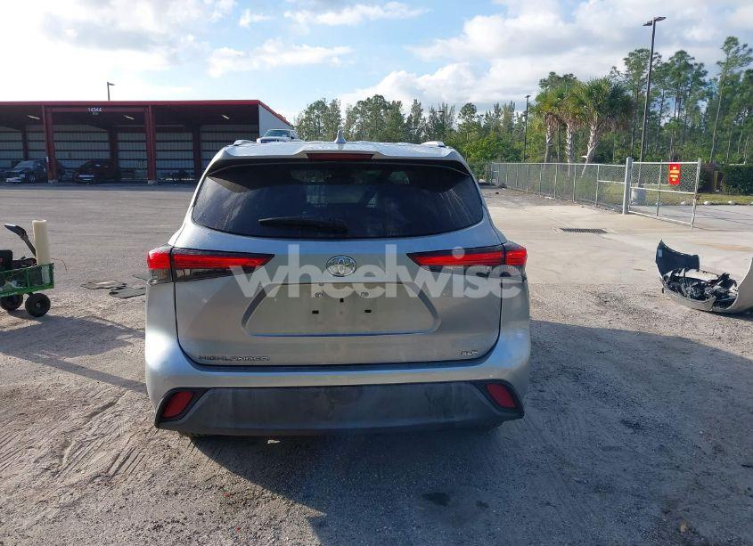Photo 16 of 2022 Toyota Highlander XLE (VIN 5TDGZRAH9NS133986)