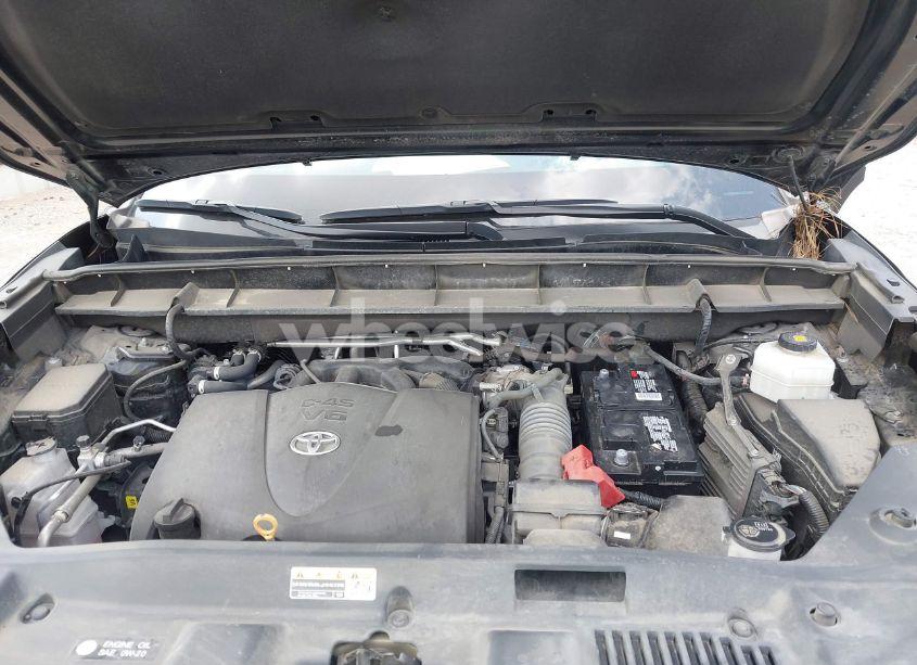 Photo 10 of 2022 Toyota Highlander XLE (VIN 5TDGZRAH9NS135673)