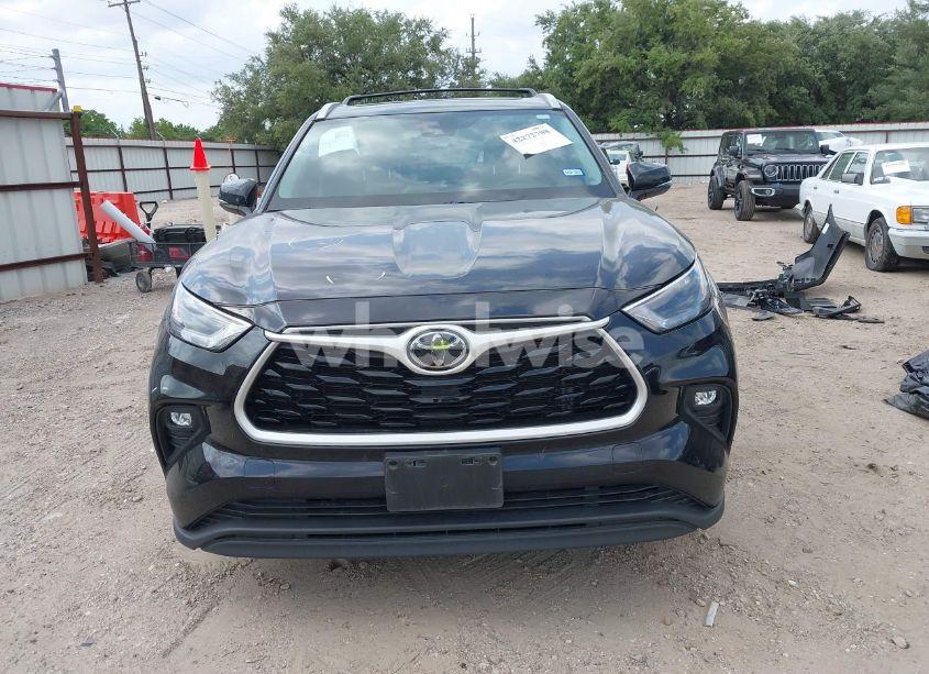Photo 13 of 2022 Toyota Highlander XLE (VIN 5TDGZRAH9NS135673)