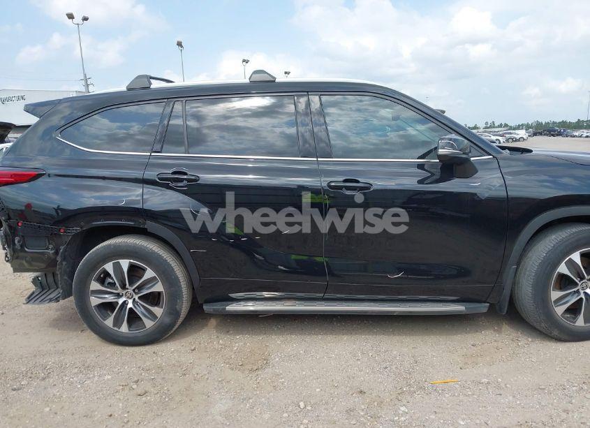 Photo 14 of 2022 Toyota Highlander XLE (VIN 5TDGZRAH9NS135673)