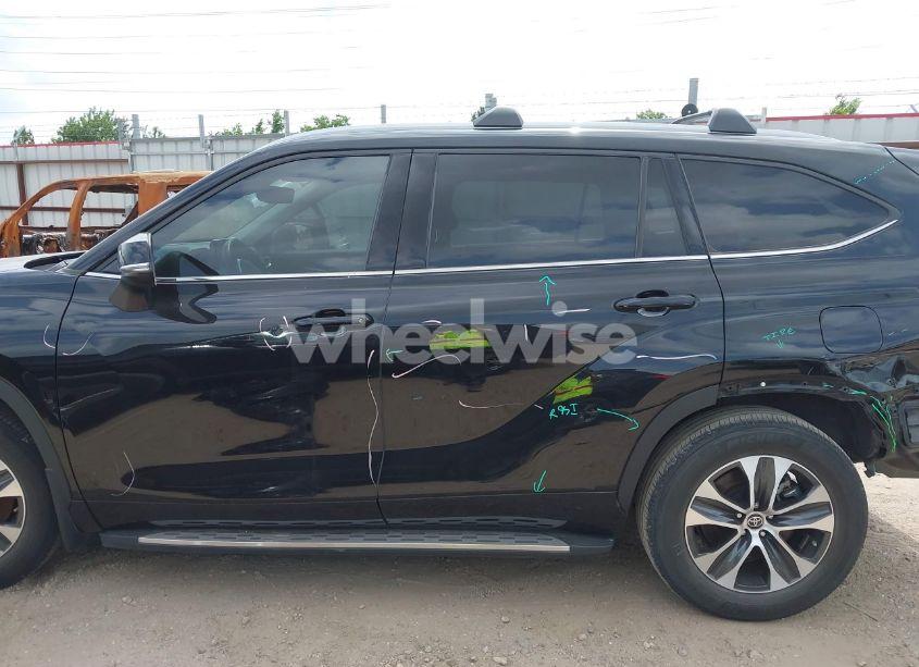 Photo 15 of 2022 Toyota Highlander XLE (VIN 5TDGZRAH9NS135673)