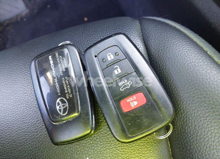 Photo 11 of 2022 Toyota Highlander XLE (VIN 5TDGZRAH9NS541050)