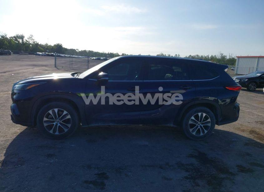 Photo 14 of 2022 Toyota Highlander XLE (VIN 5TDGZRAH9NS541050)