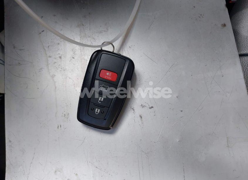 Photo 11 of 2022 Toyota Highlander XLE (VIN 5TDGZRAH9NS544837)