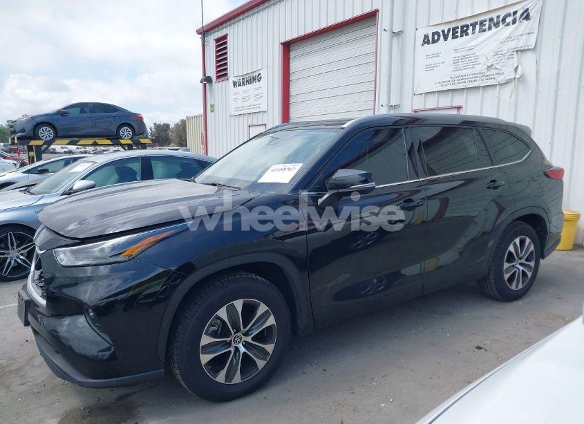 Photo 14 of 2022 Toyota Highlander XLE (VIN 5TDGZRAH9NS544837)