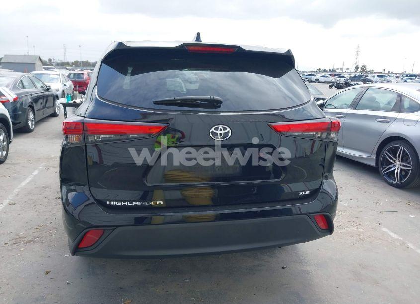 Photo 16 of 2022 Toyota Highlander XLE (VIN 5TDGZRAH9NS544837)