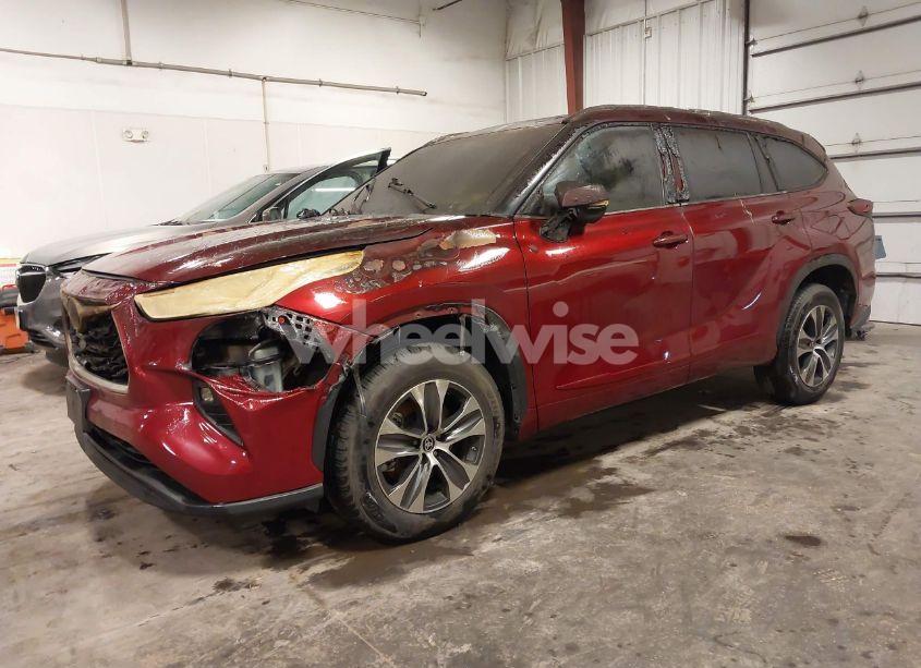 Photo 2 of 2020 Toyota Highlander XLE (VIN 5TDGZRAHXLS506904)