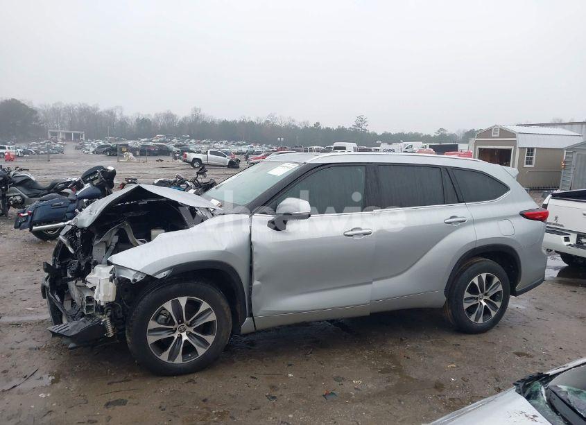 Photo 14 of 2021 Toyota Highlander XLE (VIN 5TDGZRAHXMS048881)