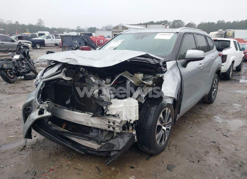 Photo 6 of 2021 Toyota Highlander XLE (VIN 5TDGZRAHXMS048881)