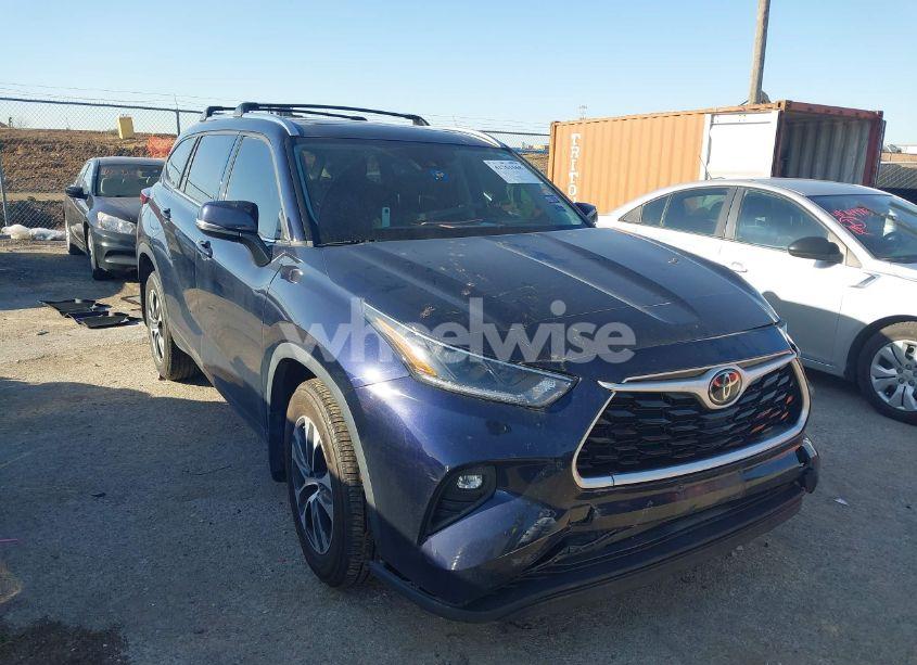 2021 Toyota Highlander XLE (VIN 5TDGZRAHXMS538009) main photo