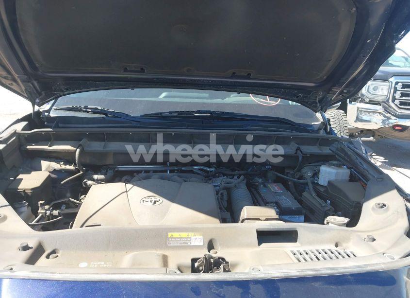 Photo 10 of 2021 Toyota Highlander XLE (VIN 5TDGZRAHXMS538009)
