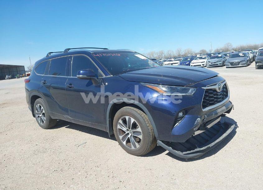 Photo 12 of 2021 Toyota Highlander XLE (VIN 5TDGZRAHXMS538009)