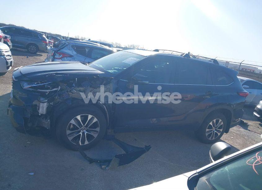 Photo 14 of 2021 Toyota Highlander XLE (VIN 5TDGZRAHXMS538009)