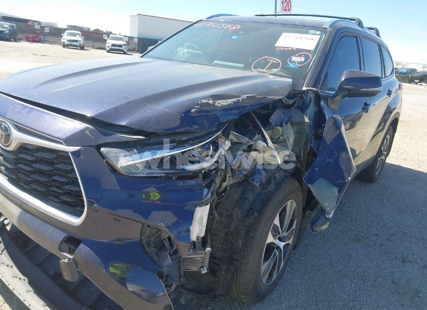 Photo 6 of 2021 Toyota Highlander XLE (VIN 5TDGZRAHXMS538009)