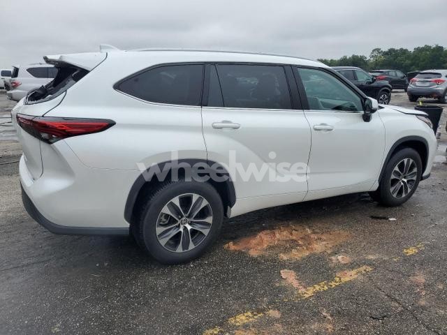 2022 TOYOTA HIGHLANDER XLE (VIN 5TDGZRAHXNS094356) main photo