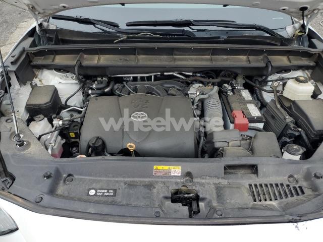 Photo 13 of 2022 TOYOTA HIGHLANDER XLE (VIN 5TDGZRAHXNS094356)