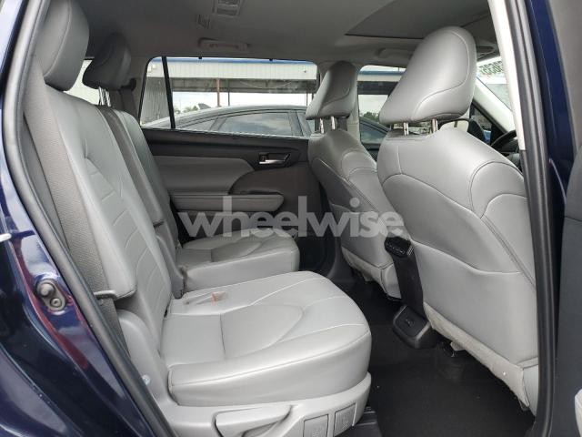 Photo 11 of 2022 TOYOTA HIGHLANDER XLE (VIN 5TDGZRAHXNS541493)