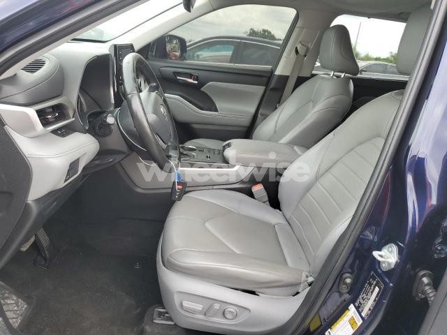 Photo 14 of 2022 TOYOTA HIGHLANDER XLE (VIN 5TDGZRAHXNS541493)