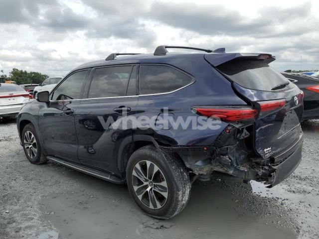 Photo 2 of 2022 TOYOTA HIGHLANDER XLE (VIN 5TDGZRAHXNS541493)