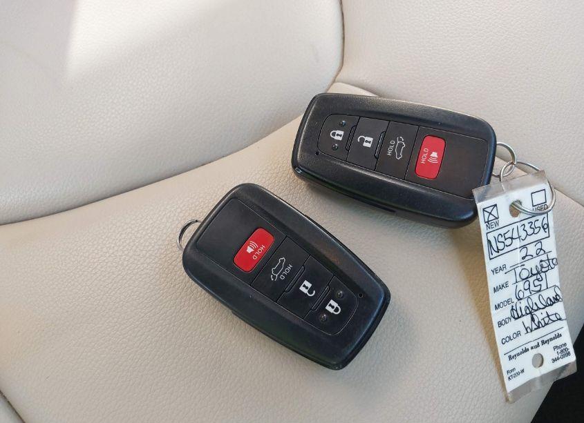 Photo 11 of 2022 Toyota Highlander XLE (VIN 5TDGZRAHXNS543356)